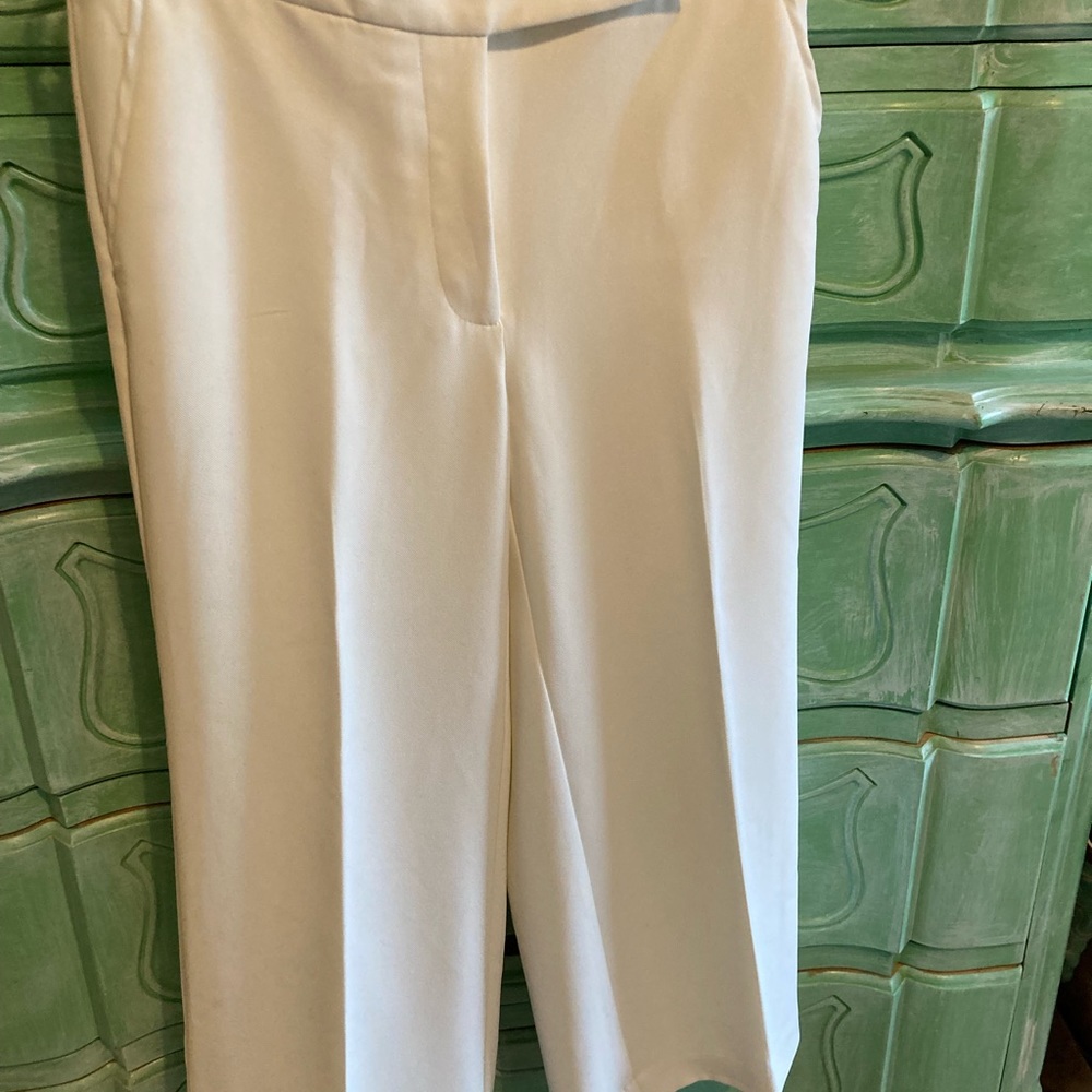White crop pants